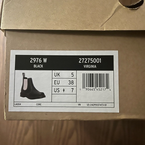 NIB Dr. Martens Black + Baby Pink Virginia Chelsea Boot - Picture 4 of 5